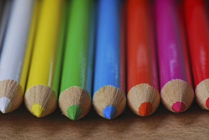 Picture of ROW OF MULTICOLORED COLORED PENCILS LAY ON TABLE