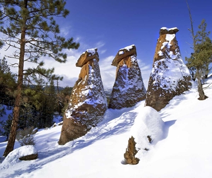 Picture of OR, JEFFERSON CO, THE BALANCING ROCKS IN WINTER