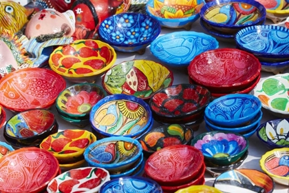 Picture of MEXICO, JALISCO BOWLS FOR SALE IN STREET MARKET