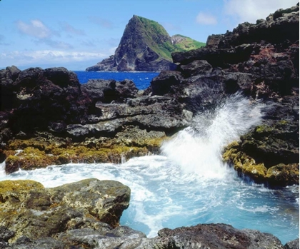 Picture of HAWAII, MAUI WAVES BREAKING ON THE COAST