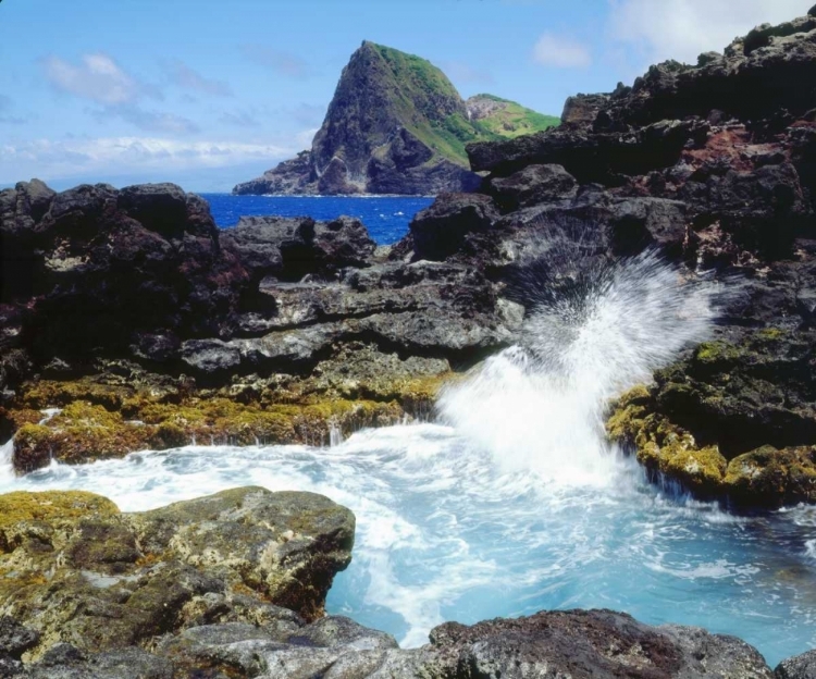 Picture of HAWAII, MAUI WAVES BREAKING ON THE COAST