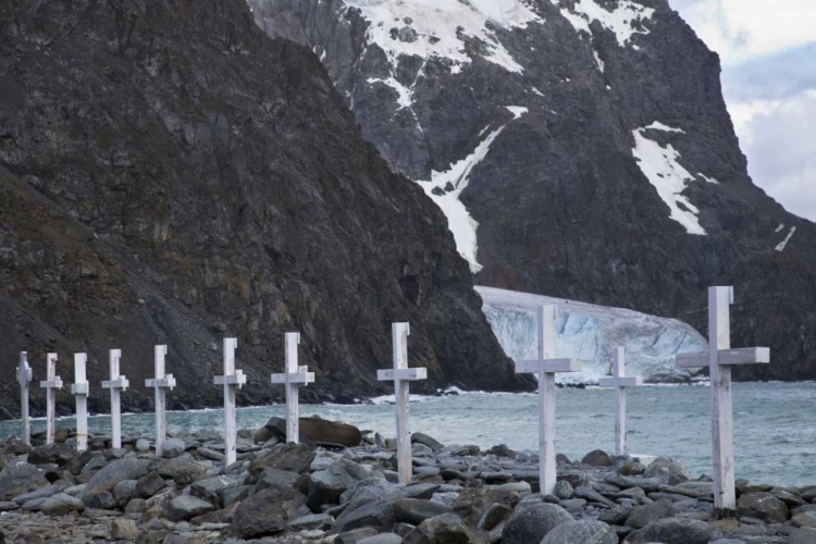 Picture of LAURIE ISLAND GRAVE MARKERS IN STONY BEACH