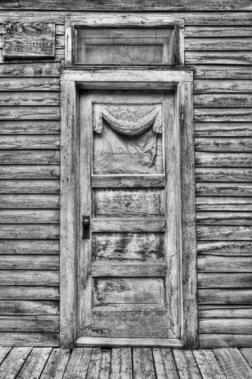 Picture of COLORADO, ST ELMO WEATHERED DOOR IN BUILDING