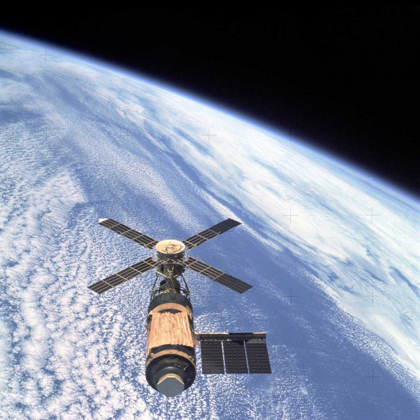 Picture of SKYLAB ORBITAL WORKSHOP, VIEWED FROM SKYLAB 4 CSM, 1974