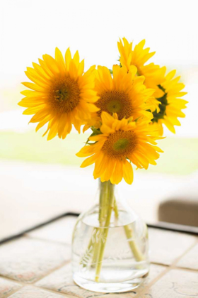 Picture of SUNFLOWERS IN SMALL VASE