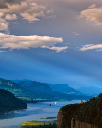 Picture of COLUMBIA RIVER GORGE VIII