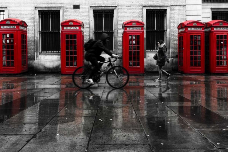Picture of LONDON PHONE BOOTHS PEOPLE