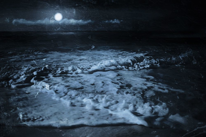 Picture of CLOSE WAVES AT NIGHT
