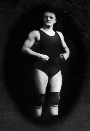 Picture of BODYBUILDER IN WRESTLING OUTFIT AND KNEE PADS