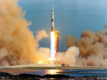 Picture of LAUNCH OF THE APOLLO 15 MISSION TO THE MOON, 1971