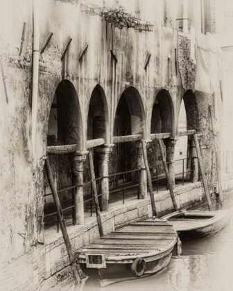 Picture of HANGING LAUNDRY SEPIA