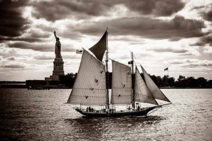 Picture of THE CLIPPER AND THE LIBERTY