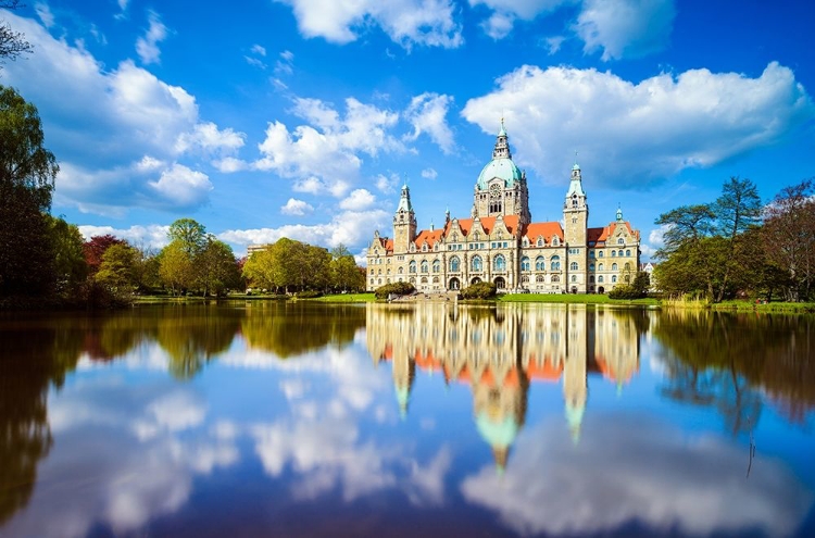 Picture of HANNOVER - RATHAUS MASCHTEICH