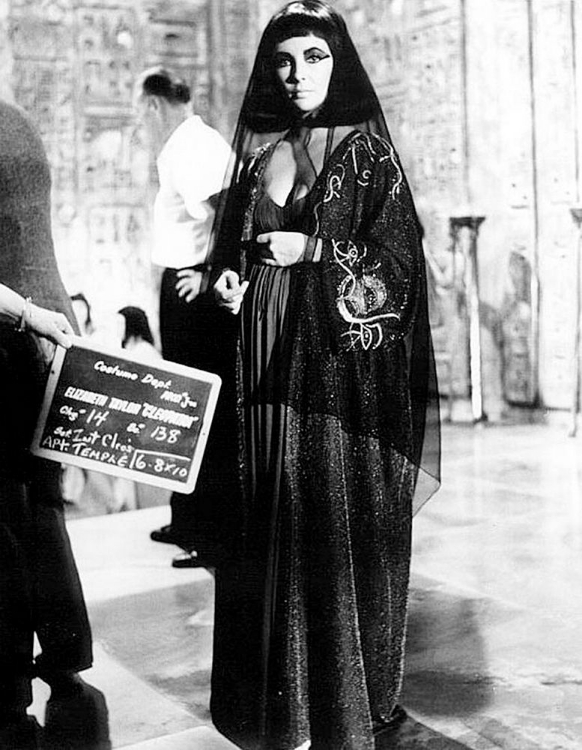 Picture of WARDROBE TEST - CLEOPATRA - ELIZABETH TAYLOR