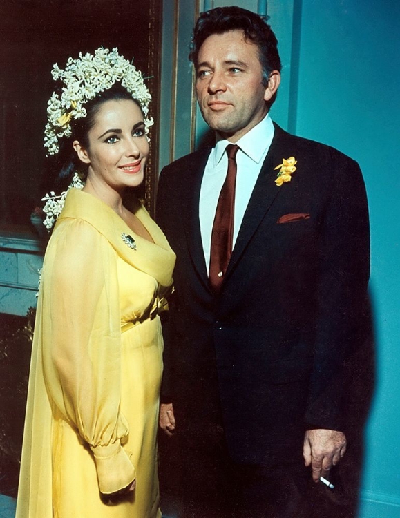 Picture of ELIZABETH TAYLOR AND RICHARD BURTON