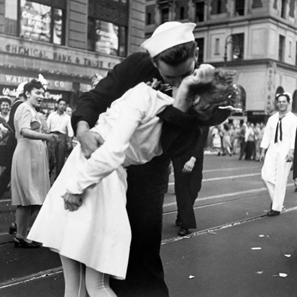 Picture of KISSING THE WAR GOODBYE IN TIMES SQUARE 1945