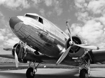 Picture of DC-3 IN AIR FIELD, ARIZONA
