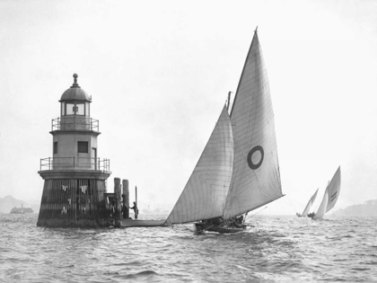 Picture of SLOOP AND CHANNEL PILE LIGHT ON SYDNEY HARBOUR