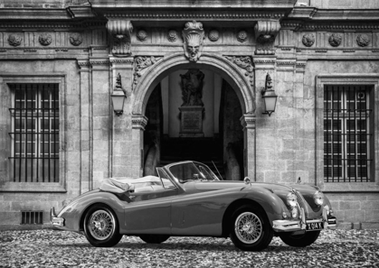 Picture of LUXURY CAR IN FRONT OF CLASSIC PALACE (BW)