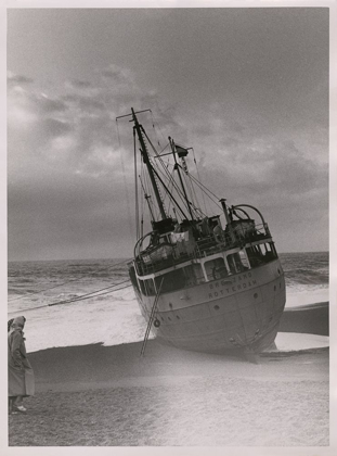 Picture of RAN AGROUND SHIP SEASHORE 