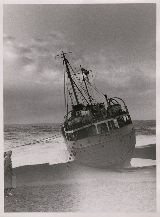 Picture of RAN AGROUND SHIP SEASHORE 