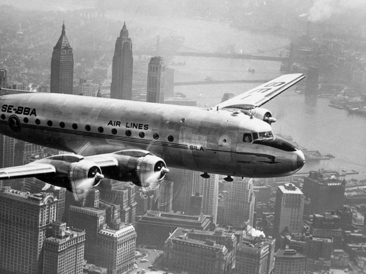 Picture of AIRCRAFT FLYING OVER CITY 1946