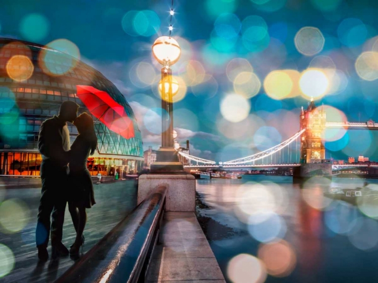 Picture of KISSING IN LONDON (DETAIL)