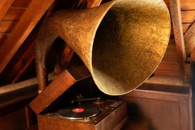 Picture of OLD PHONOPRAPH. TE LAWERENCE COTTAGE DORSET, ENGLAND