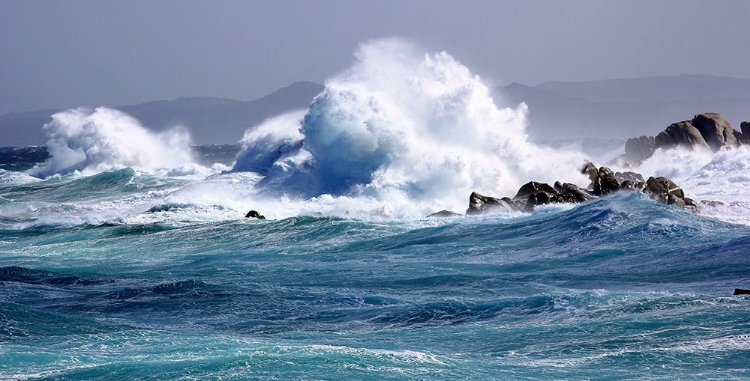 Picture of MAJESTIC BLUE AND TEAL WAVES CRUSHING 