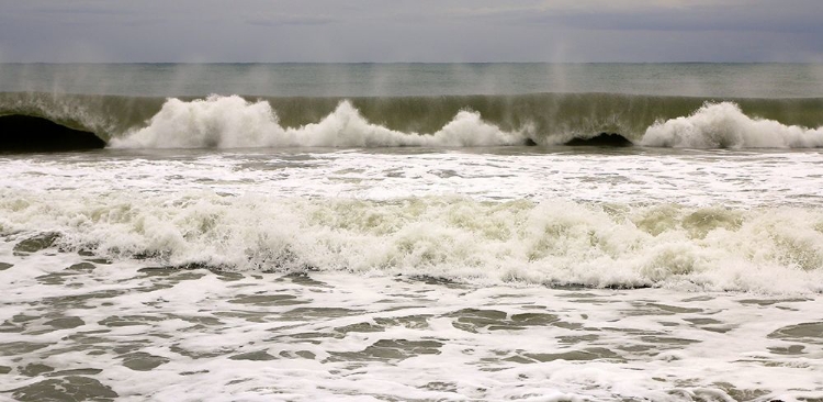 Picture of WAVES CRASHING ON THE ROCKS IN A CLOUDY DAY 