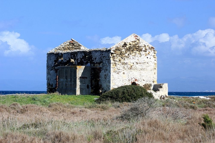 Picture of SILENT RUINED ANCIENT HOUSE IN FRONT OF THE SEA