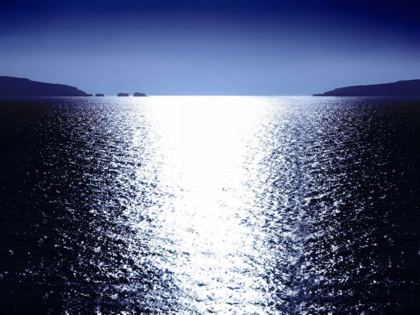 Picture of SUNLIGHT REFLECTION - BLUE