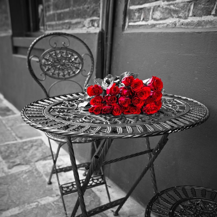 Picture of BUNCH OF ROSES ON A TABLE