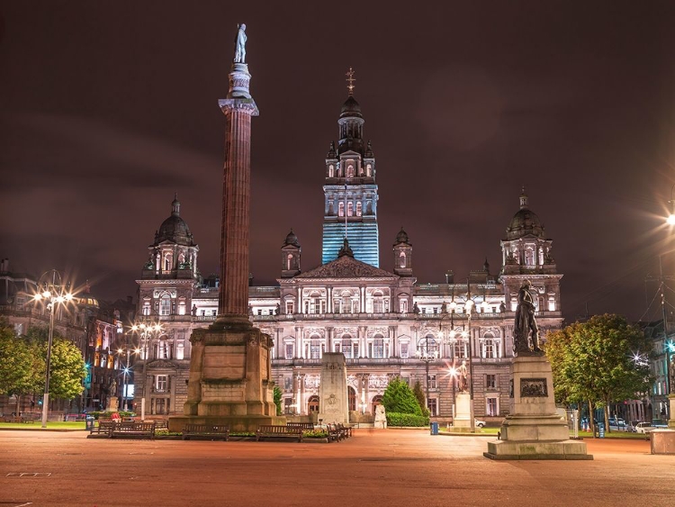 Picture of THE CENOTAPH WAR MEMORIAL IN FRONT OF THE CITY CHAMBERS IN GEORGE SQUARE-GLASGOW
