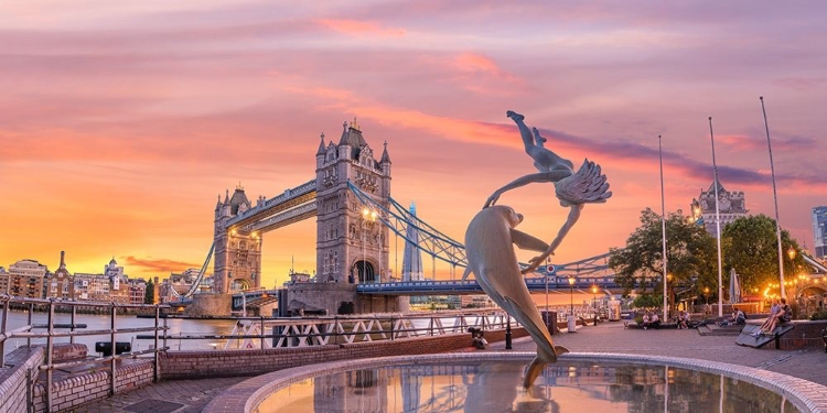 Picture of TOWER BRIDGE AT SUNSET, LONDON