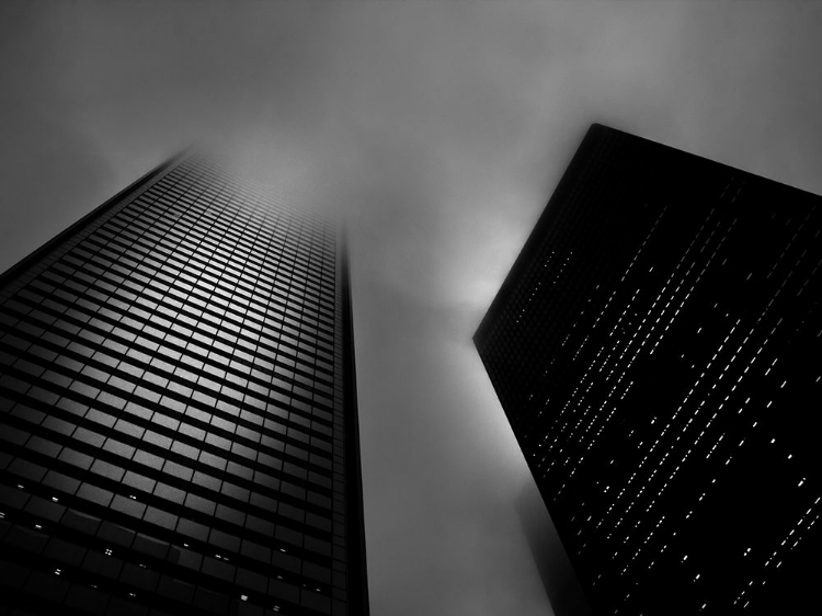 Picture of DOWNTOWN TORONTO FOGFEST NO 33