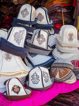 Picture of KALPAK (AL-KALPAK)-THE TRADITIONAL FELT HAT OF KYRGYZSTAN JAYMA BAZAAR-ONE OF THE GREATEST TRADITION