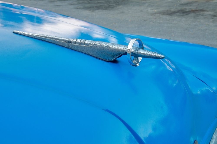 Picture of DETAIL OF HOOD ORNAMENT ON BLUE CLASSIC AMERICAN BUICK CAR IN HABANA-HAVANA-CUBA