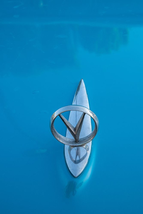 Picture of DETAIL OF HOOD ORNAMENT ON A CLASSIC BLUE AMERICAN CAR IN VIEJA-OLD HABANA-HAVANA-CUBA