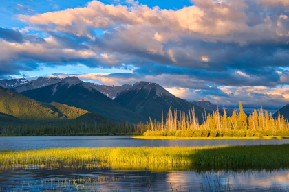 Picture of CANADA-ALBERTA-BANFF NATIONAL PARK MOUNTAINS AND LAKE AT SUNRISE