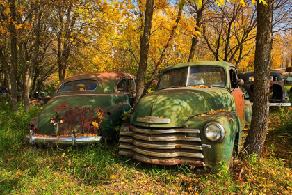 Picture of CANADA-MANITOBA-ST LUPICIN VINTAGE OLD VEHICLES IN WRECKING YARD