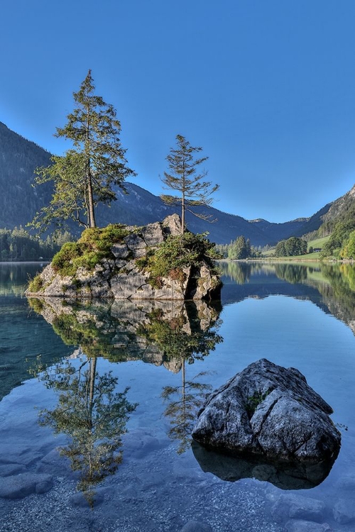 Picture of GERMANY-BAVARIA-RAMSAU BEI BERCHTESGADEN-LAKE HINTERSEE IN MORNING LIGHT