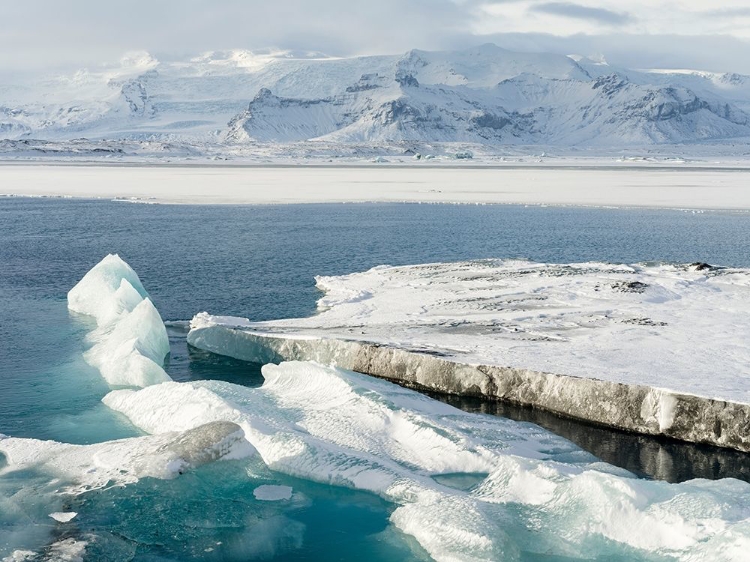 Picture of GLACIAL LAGOON JOKULSARLON AT BREIDAMERKURJOKULLIN NATIONAL PARK VATNAJOKULL DURING WINTER