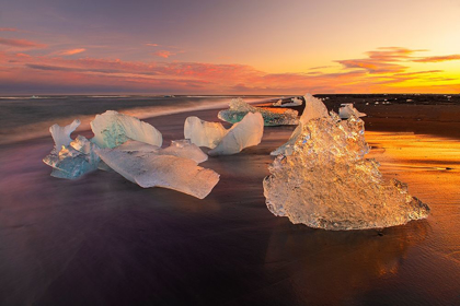 Picture of DIAMOND BEACH ON THE SOUTHEAST COAST OF ICELAND