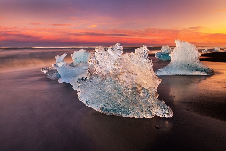 Picture of DIAMOND BEACH ON THE SOUTHEAST COAST OF ICELAND