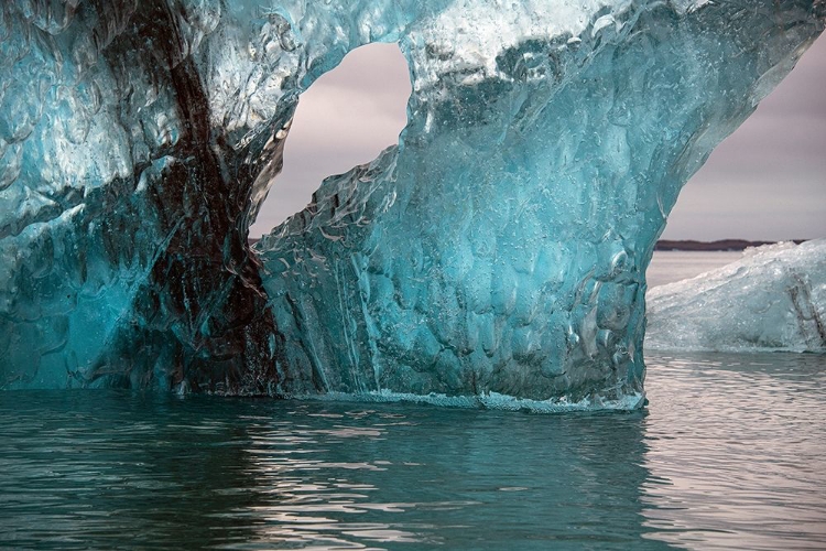 Picture of ICEBERGS FROM THE JOKULSARLON GLACIER DRIFT IN JOKULSARLON LAGOON IN ICELAND