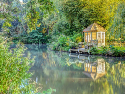 Picture of GAZEBO BY BASINGSTOKE CANAL