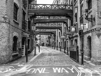 Picture of NARROW ROAD IN LONDON