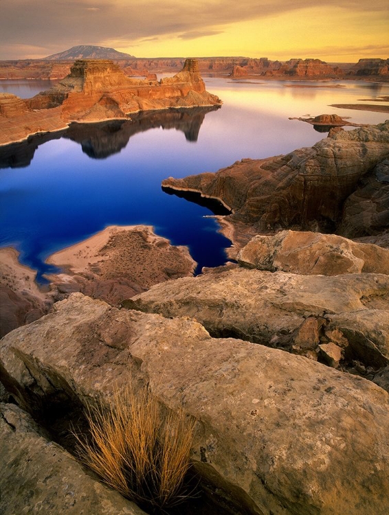 Picture of SUNSET OVER LAKE POWELL IN NORTHERN ARIZONA