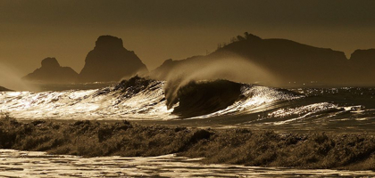 Picture of CRASHING WAVES IN THE PACIFIC OCEAN OFF NORTHERN CALIFORNIA